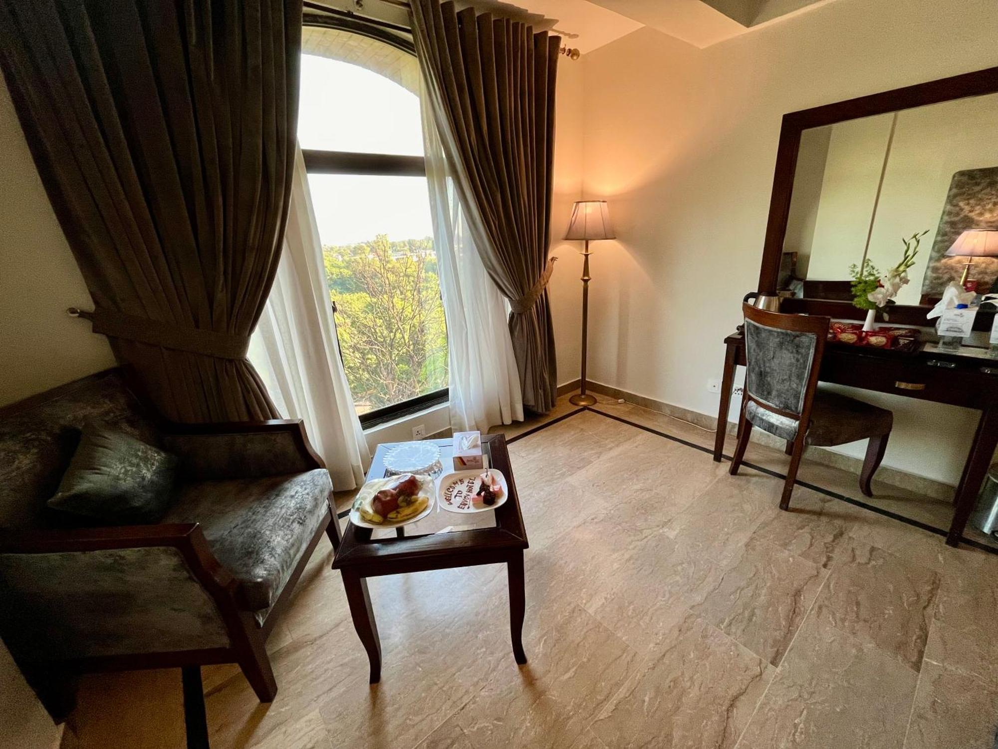 איסלמאבד Envoy Continental Hotel מראה חיצוני תמונה