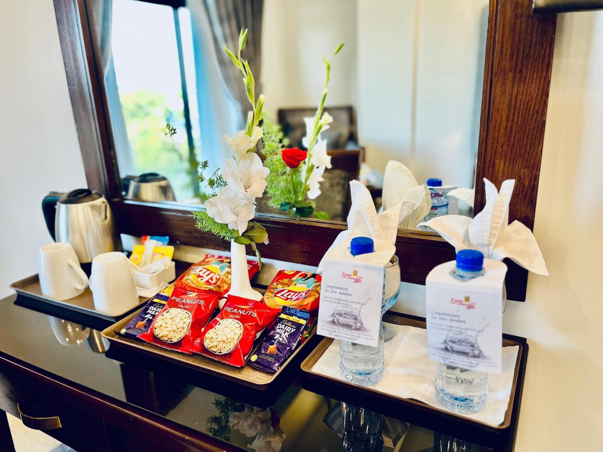 איסלמאבד Envoy Continental Hotel מראה חיצוני תמונה