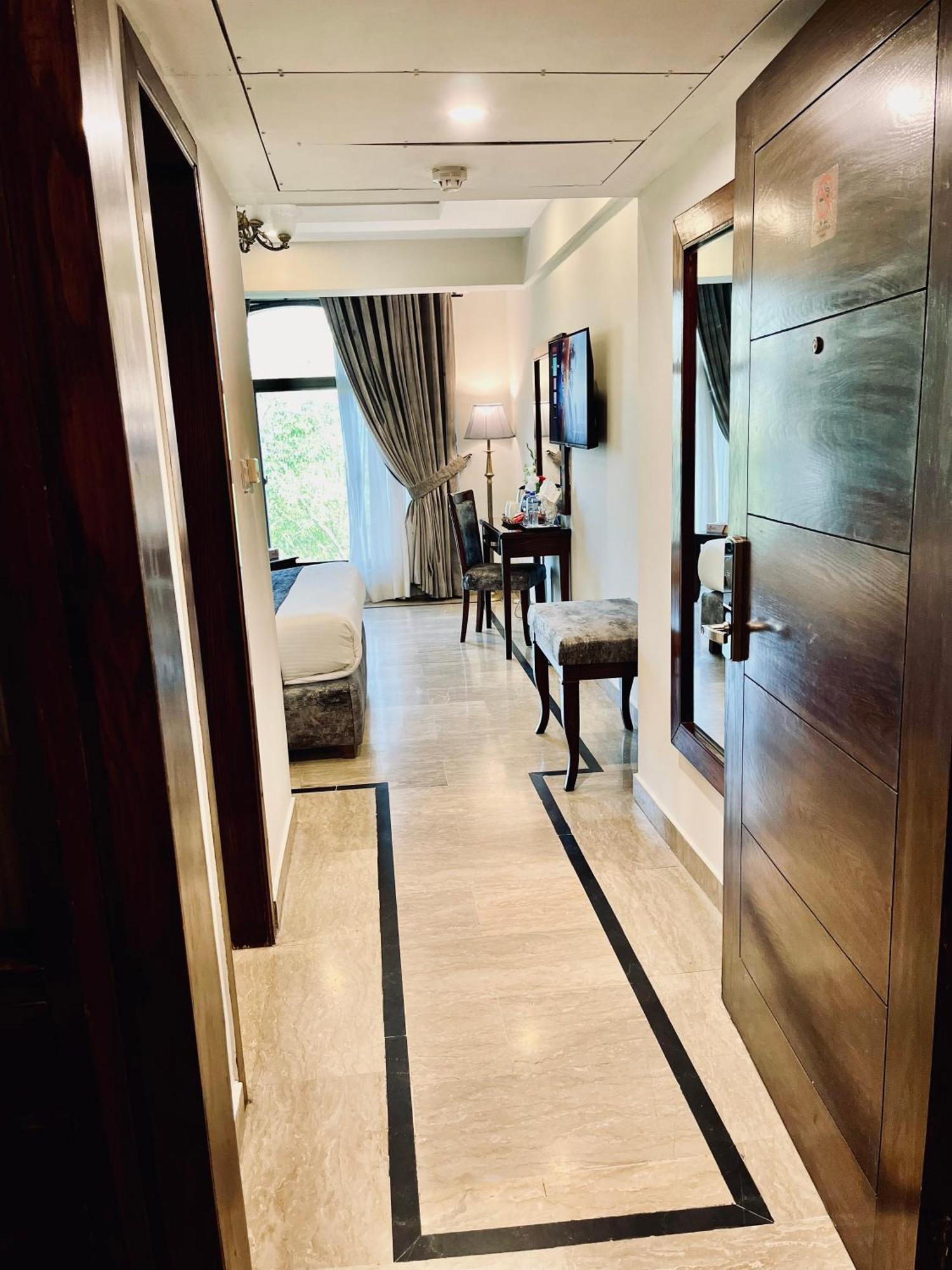 איסלמאבד Envoy Continental Hotel מראה חיצוני תמונה