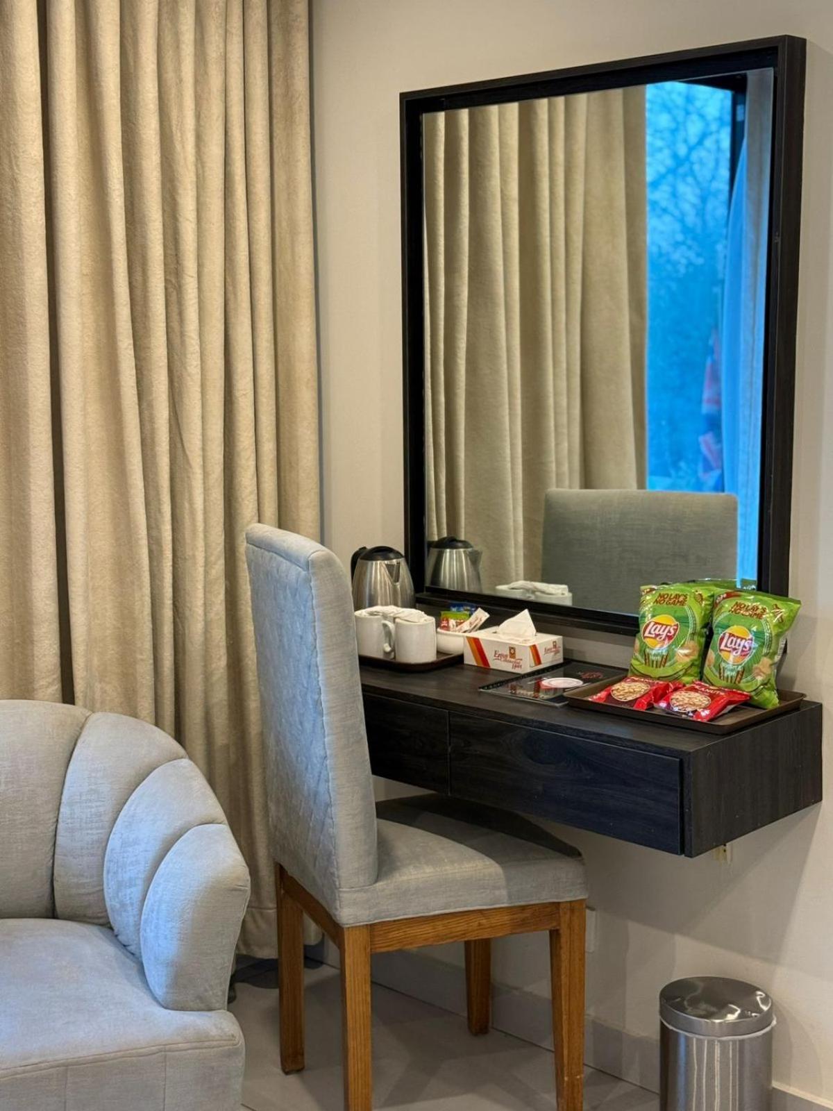 איסלמאבד Envoy Continental Hotel מראה חיצוני תמונה