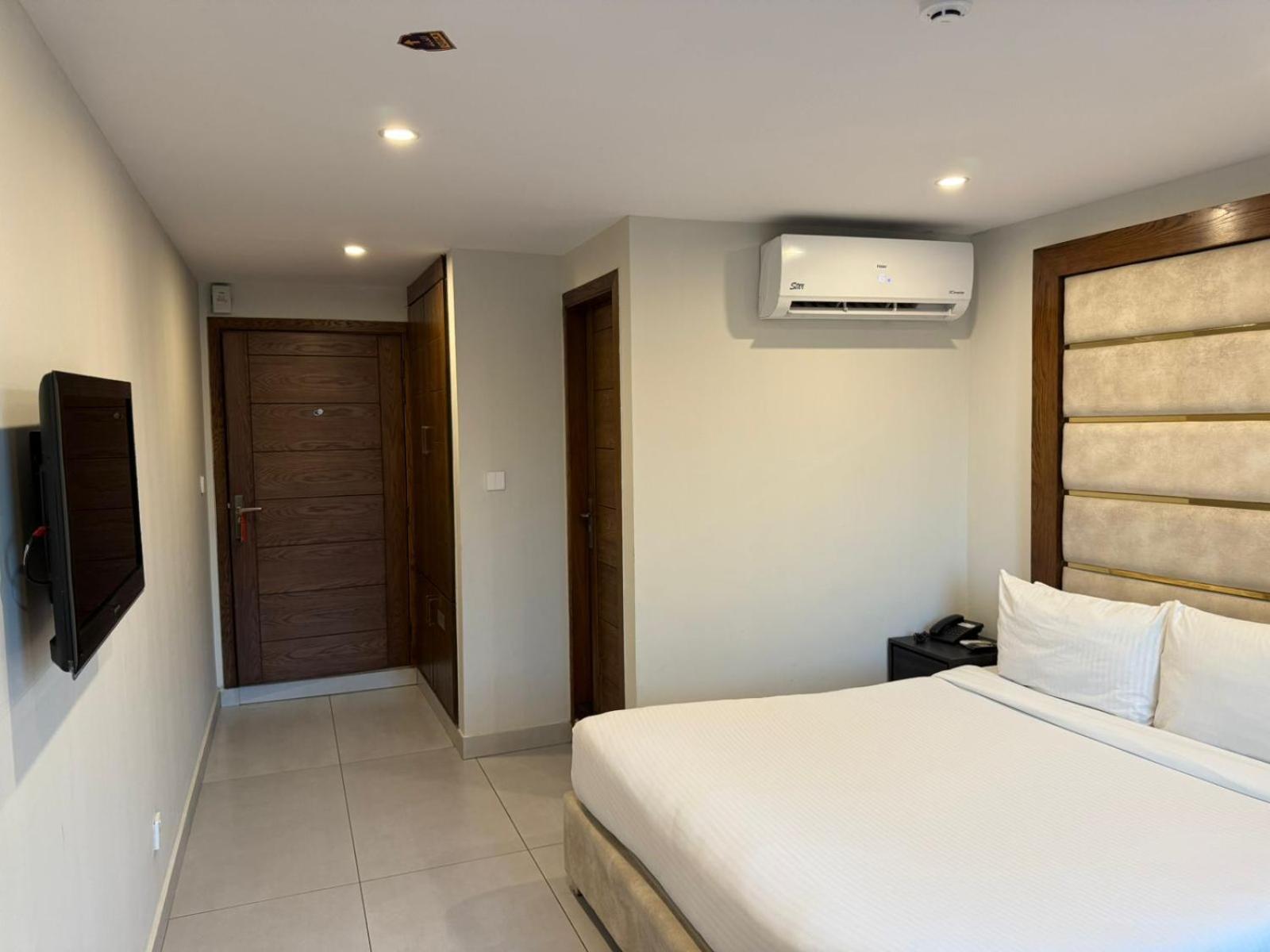 איסלמאבד Envoy Continental Hotel מראה חיצוני תמונה